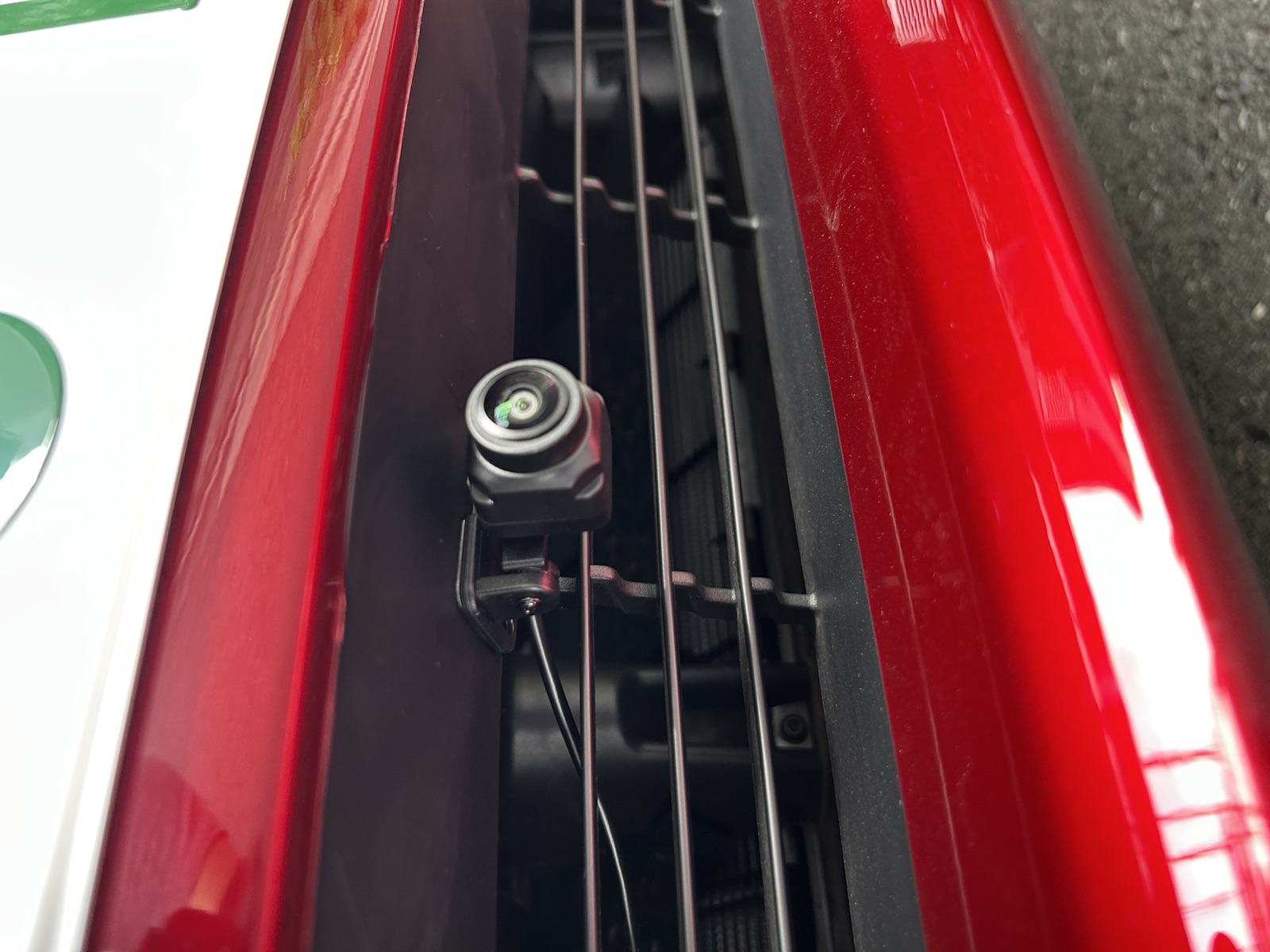 テスラ 社外フロントカメラ取付の施工実例